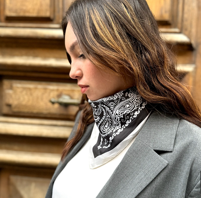 Foulard noir urbain été